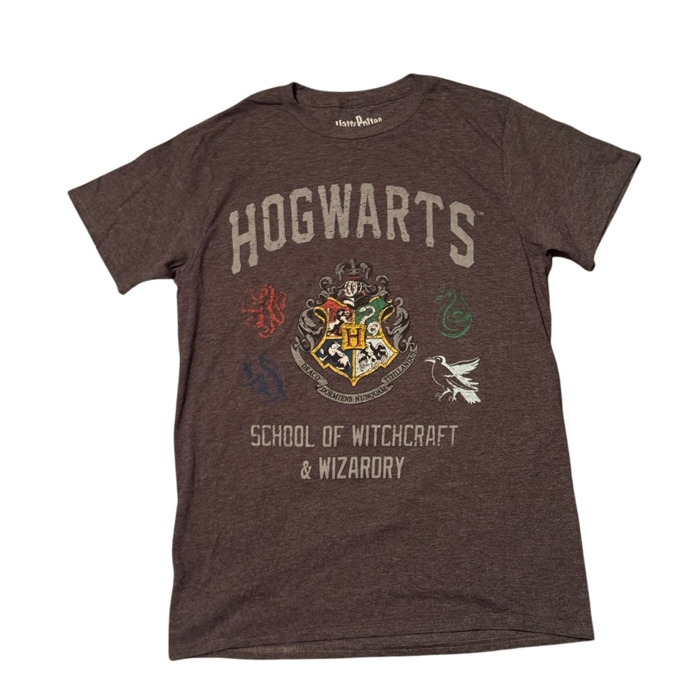 HARRY POTTER HOGWARTS T-Shirt Size Medium